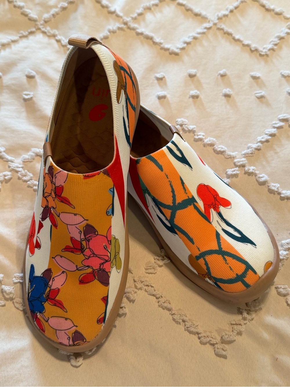 UIN Colorful Floral Slip-On Sneakers 8.5